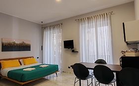 Lily Apartments
